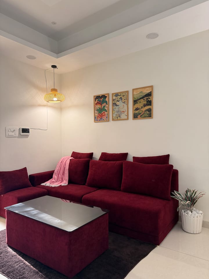 Casa Shang | King Beds | Balcony | 3bhk Indore - Indore