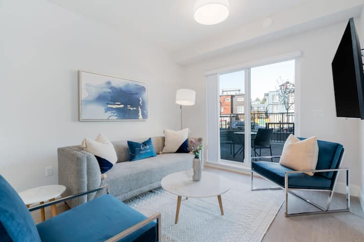 Modern 2br Condo + Den | Patio + Gym Access - ラングリー