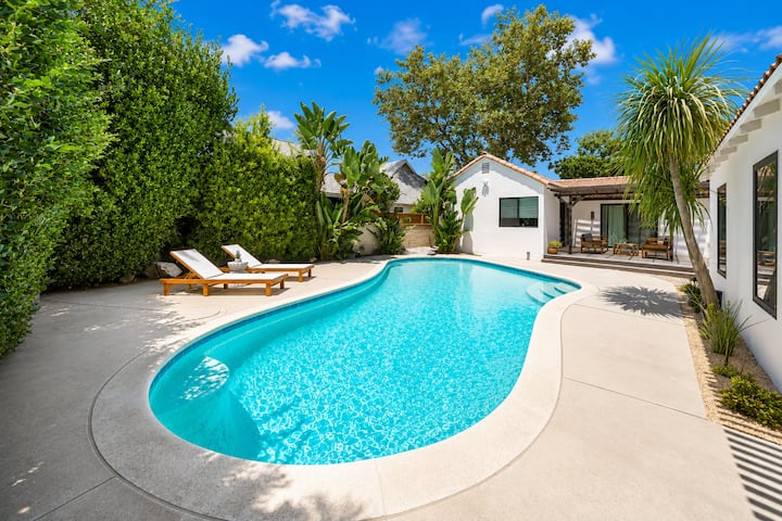 Private La Retreat | Pool, Fire Pit & Game Room! - Hollywood, CA