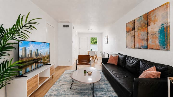 Central Modern 2br Close To Ut, Moody Center, & Dt - Austin, TX