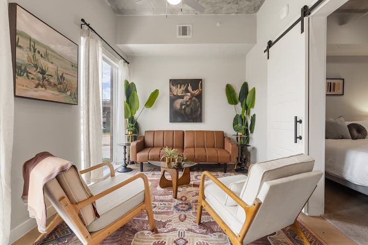 Modern Dallas Studio At 2800 Taylor | Pool + Gym - Dallas, TX