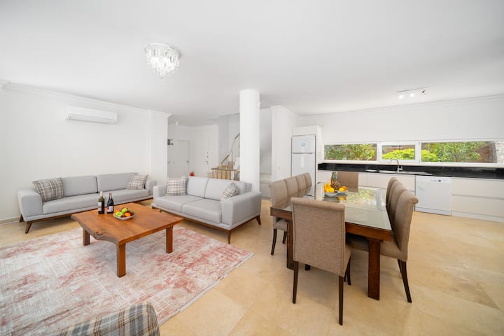 Plaj Ve Denize 100 Mt 6 Yatak Odalı 3 Havuzlu - Kalkan