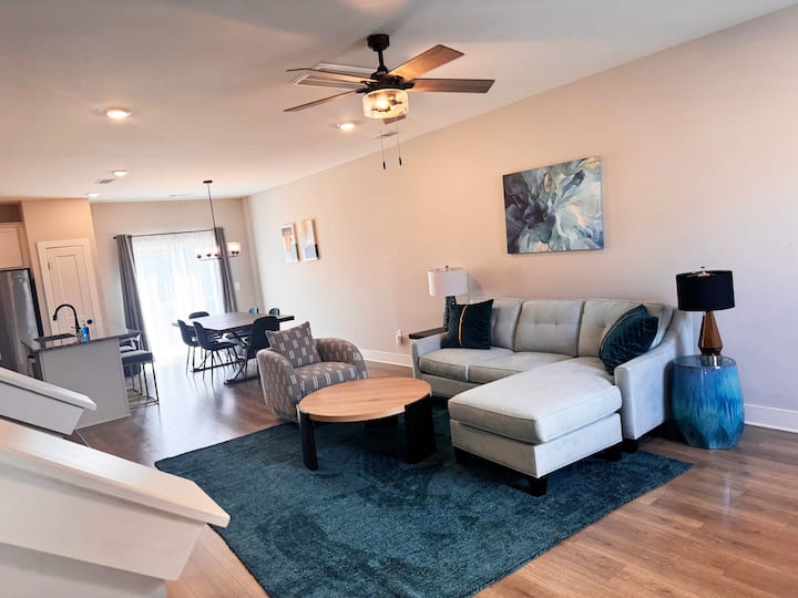 Attractive 3 Bedroom Townhome For 6 - Lebanon, TN