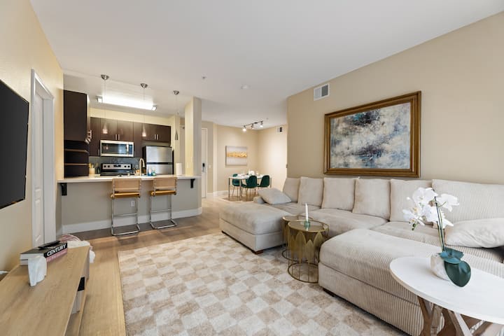 Amazing 2bd 2bath In Mdr! Free Parking And Pool! - Los Angeles, CA