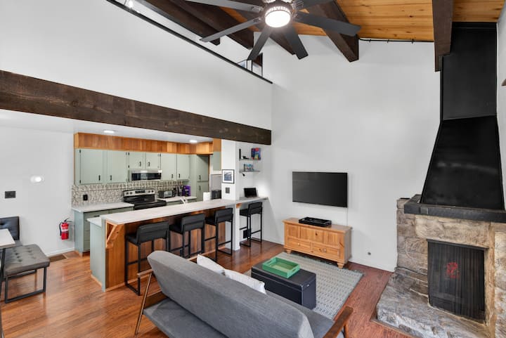 Tahoe Corner | 3 Minutes To Tahoe, 7 To Northstar - Tahoe Vista, CA
