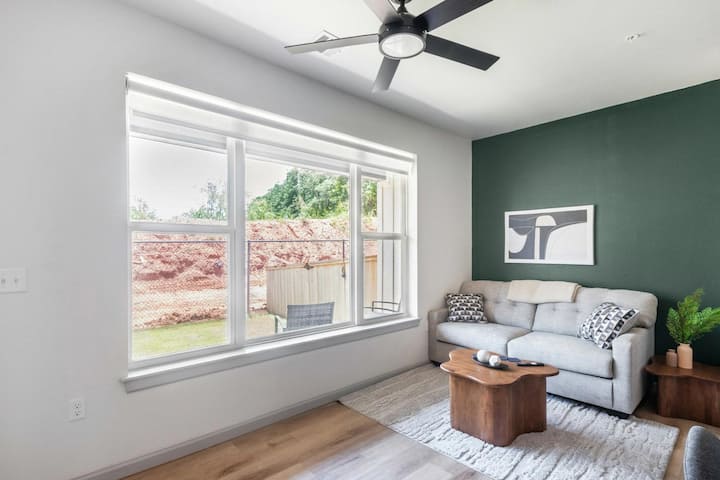 Landing | Modern 2bd, Clubhouse, Pool - 에드먼드
