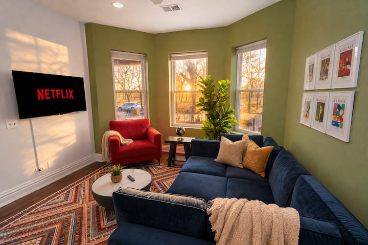 Spacious 6br-king Chicago Duplex W/ Pool Table - Chicago, IL