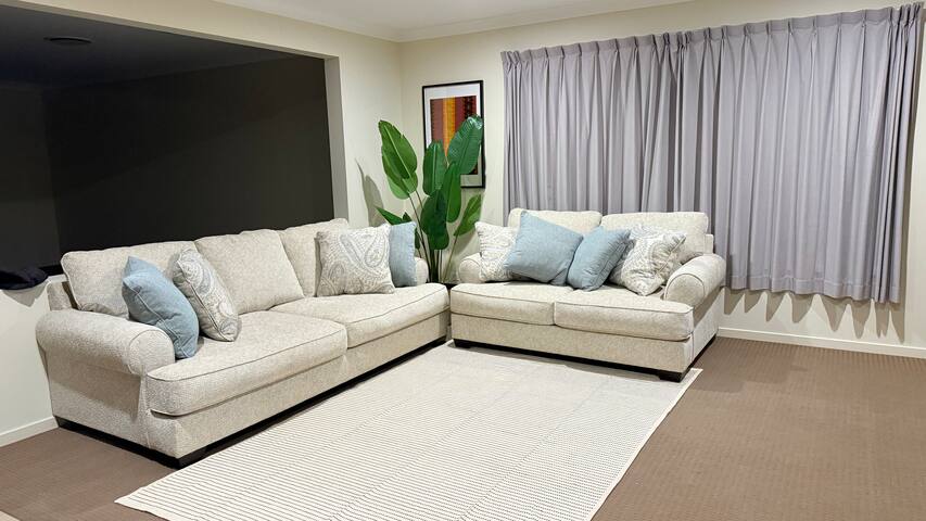 Spacious Rochedale home away from home