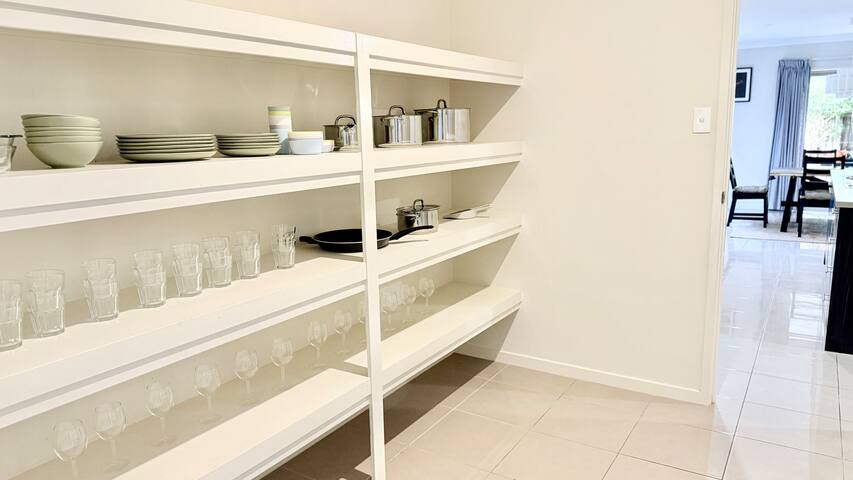 Spacious Rochedale home away from home gallery image 3