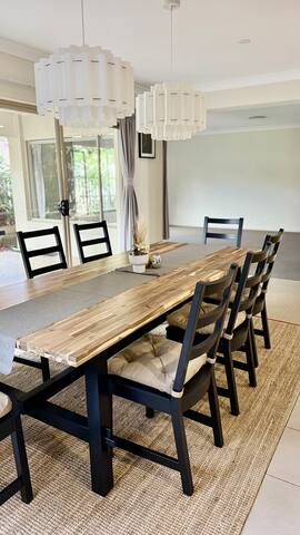 Spacious Rochedale home away from home gallery image 5