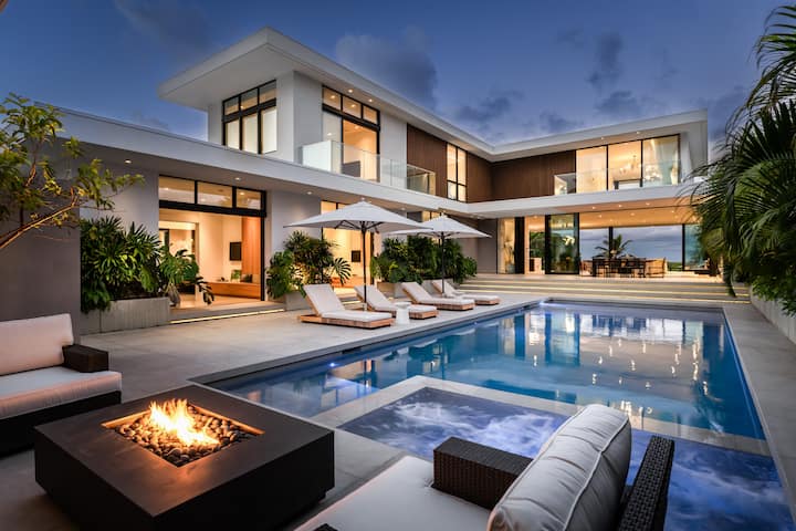 Kailua Beach Escape By Gather: Luxury Beachfront - Kailua, HI