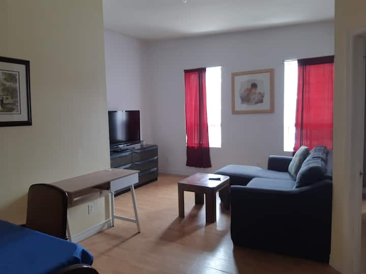 2 Bedrom Apartment, Free Parking, Specious & Quiet - Oshawa