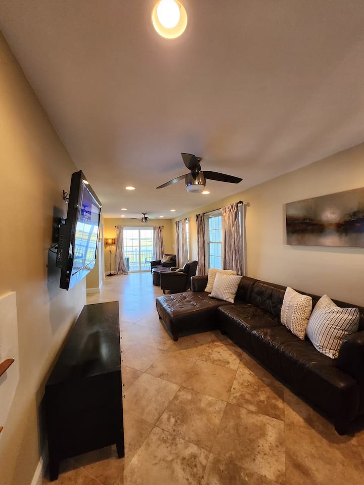 3' Walk Salisbury Beach, Whole House 6 Beds 2.5 Ba - Salisbury
