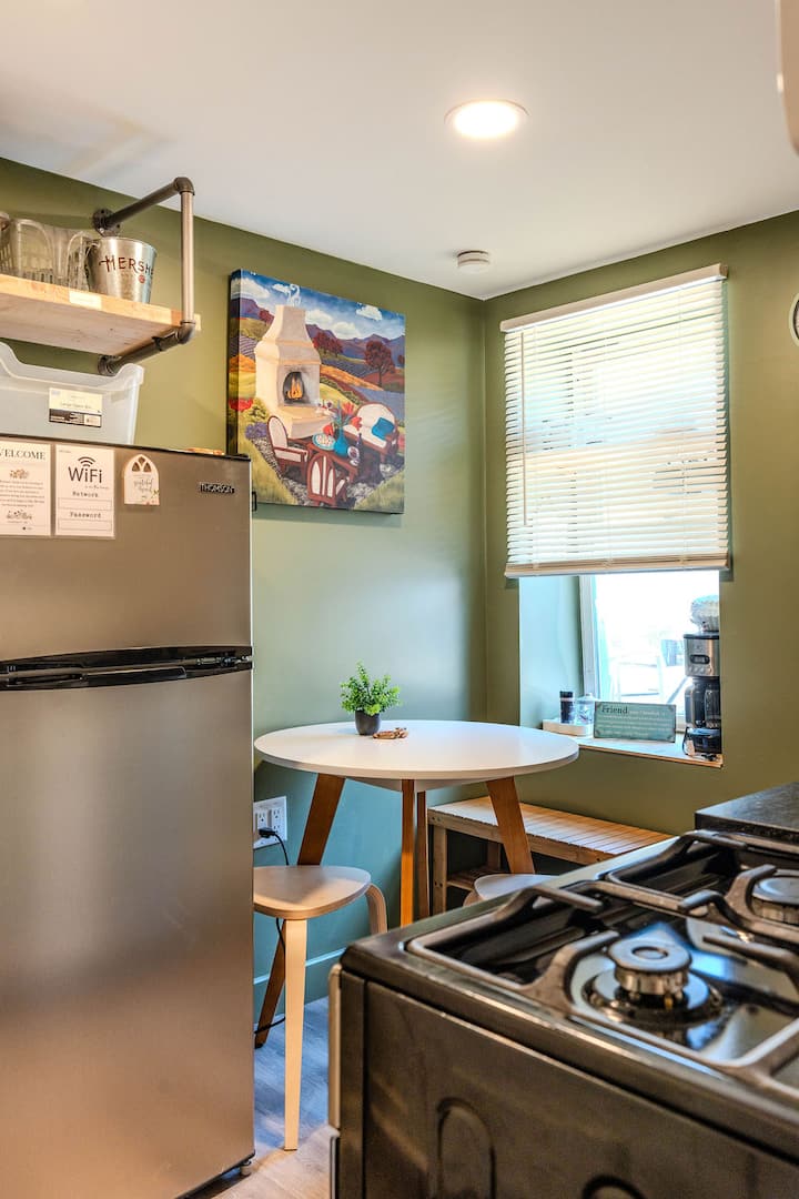 Lemon Leaf Hideaway | Extended Stay Logan Square - Chicago, IL