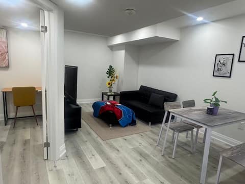 Top Airbnb: 2 BR Basement maximum of 6 people in Greensborough