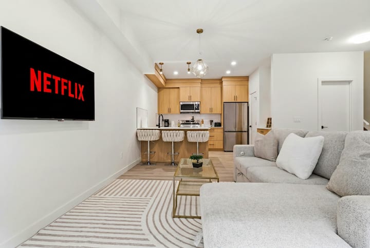 • 7 Min To Stampede • 3-bed Retreat By Sandy Beach - Calgary