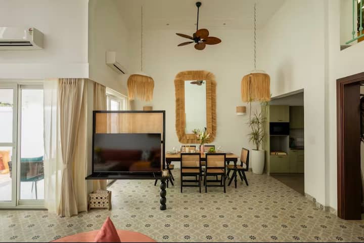 Dining area image 2