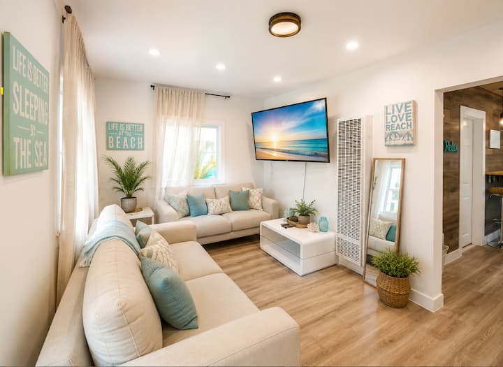 Coastal Retreat | 2 Bds | 5 Mins Walk To Hb Pier - Huntington Beach