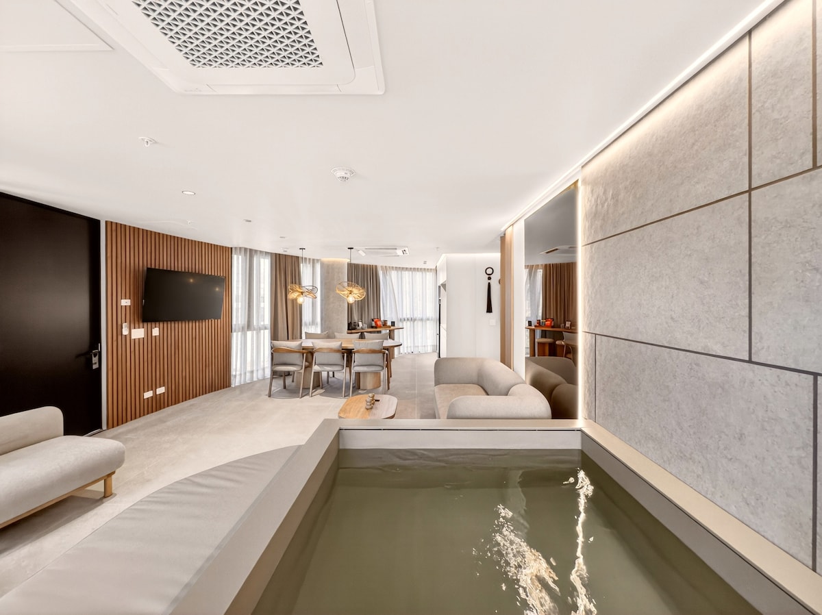 Apartment with Private Jacuzzi in Provenza — photo 3