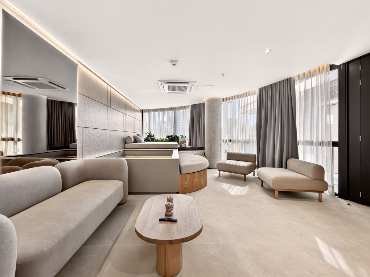 Apartment with Private Jacuzzi in Provenza — photo 5