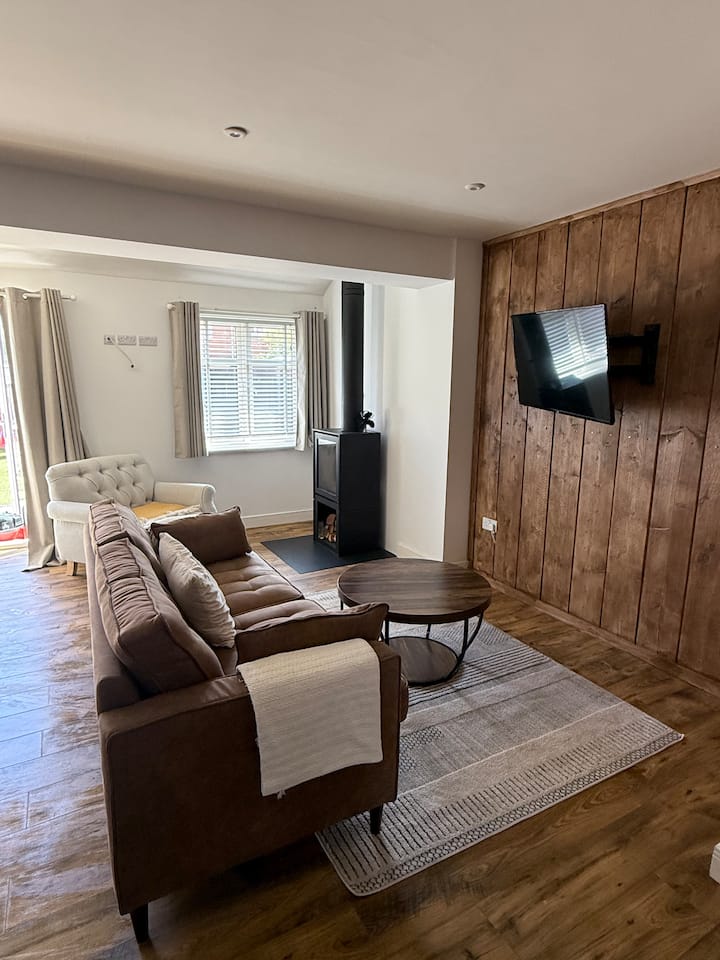 Stunning 3 Bedroom House Just Mins From The Sea - New Milton