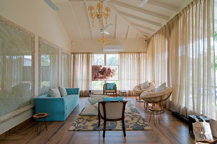 Living room image 7
