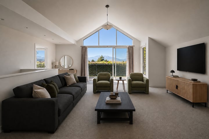 Mountain Views On The Reserve - Wanaka