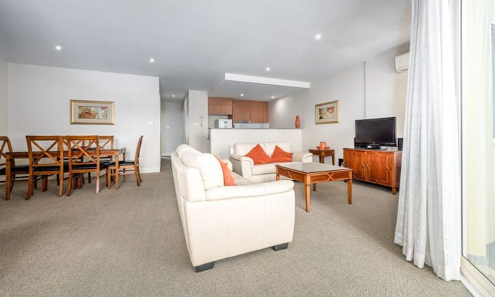 Spacious Executive Apartment Near Parliament House - Canberra