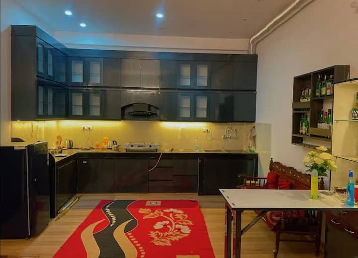 This Is Private Room In A Whole Floor For 2 Guests - Lucknow