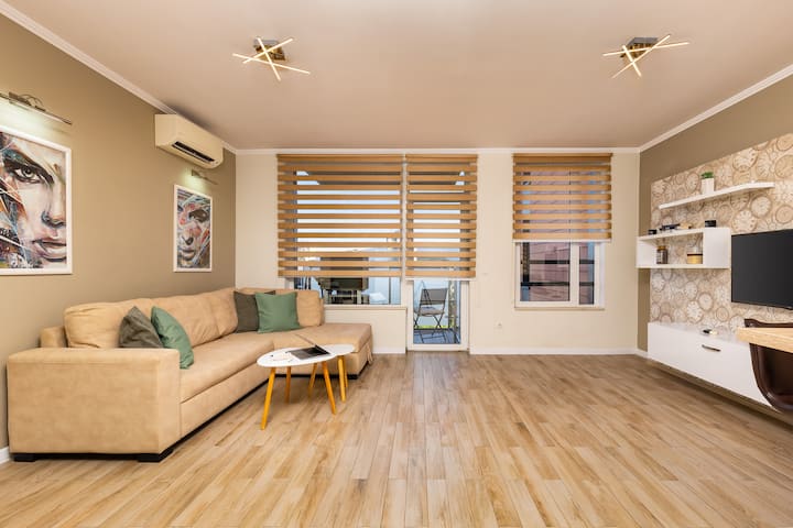 Royal City 1 Br Apartment In Highest Floor - Plovdiv