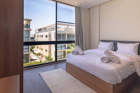 The Residence, 2BR Lakeview residence. — 3