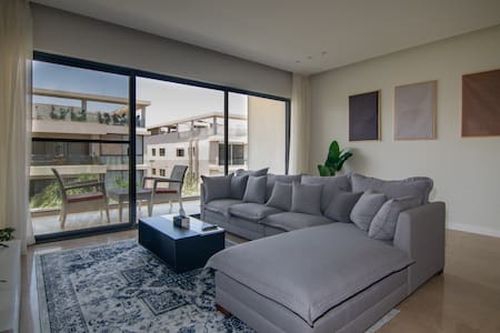  The Residence, 2BR Lakeview residence.