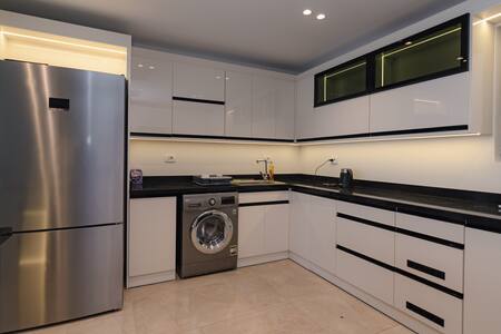The Residence, 2BR Lakeview residence. — 4