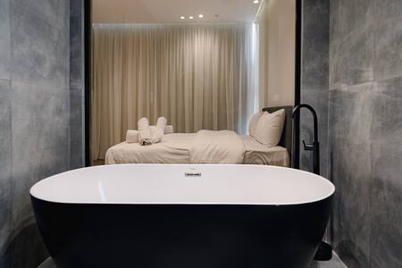 The Residence, 2BR Lakeview residence. — 2