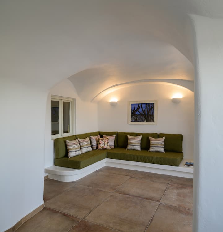 Sunrise Villa With Private Pool - Santorini