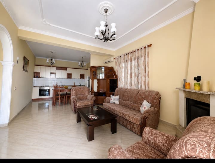 Cozy Family House With Fireplace & 3 Bedrooms - Albania