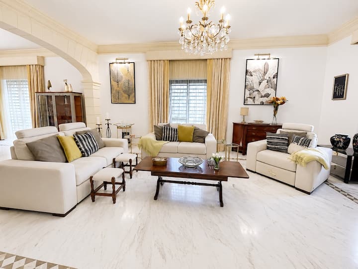 Luxury 5br Villa With Jacuzzi, Garden & Dining - Malta
