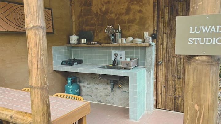 Luwad Studio: Budget Cozy Peaceful Clay Home Wifi - Baler