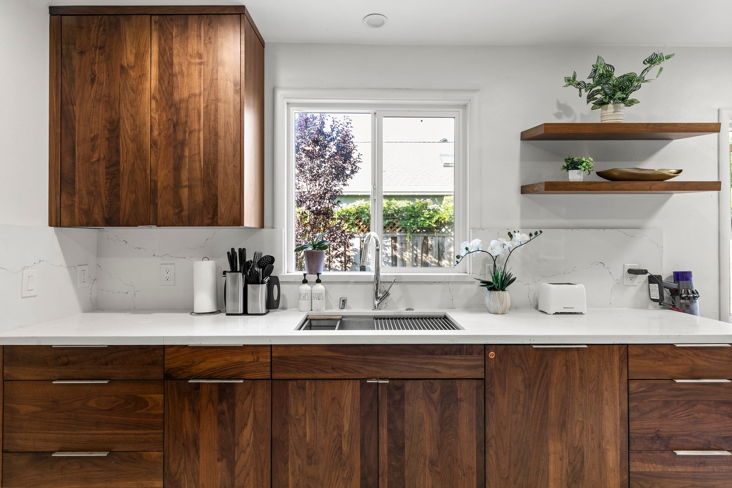 Walkable Mountain View Home Near Tech HQs - Photo 5