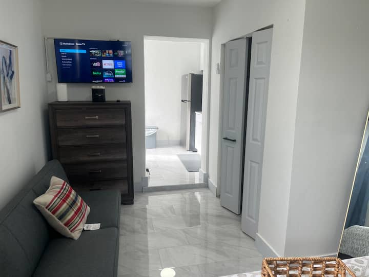 Modern Retreat Suite | Perfect For Couples - Miami Gardens, FL