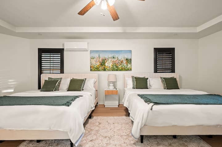 Victoria Gardens 7br Getaway/10 Beds - Rancho Cucamonga, CA
