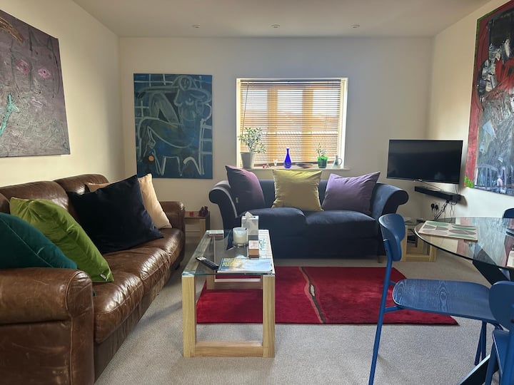 Super Comfy, Convenient Two Bedroom Apartment - Castle Combe