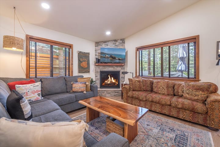 Agatam Lodge  Your Cozy North Tahoe Retreat! - North Lake Tahoe, CA
