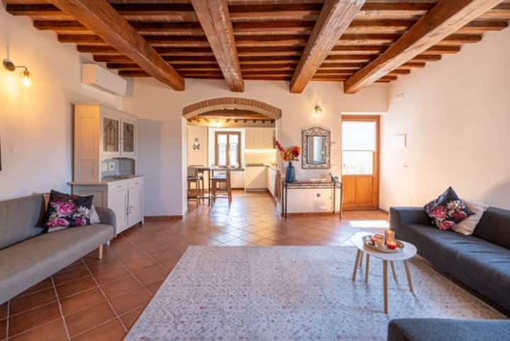 Heated Infinity Pool | Restored Farmhouse & Views - Italia
