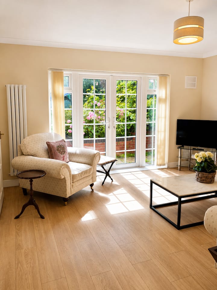 Charming 2bd Bungalow | Near Silverstone | Parking - Towcester