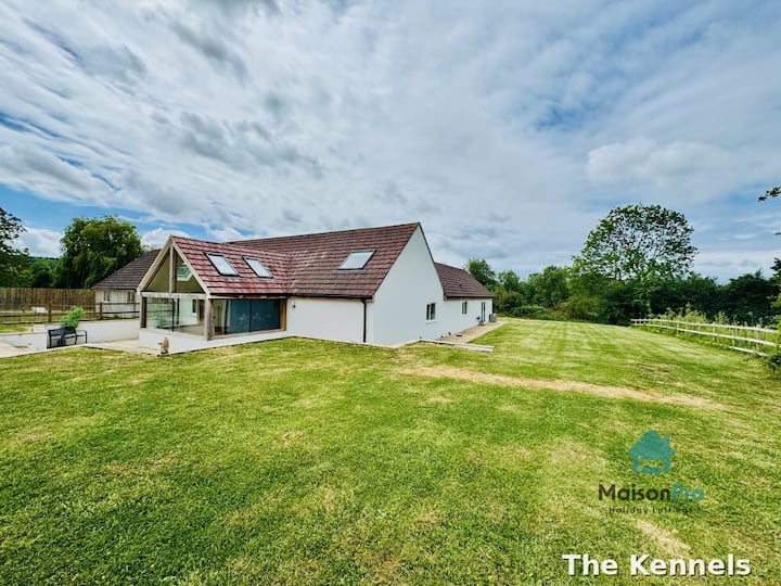 Hawkesbury Country Estate | Luxe | Sleeps 29 | - Nailsworth
