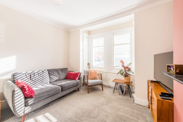 Lovely Family Home Only 10 Min Walk To The Beach! - Brighton