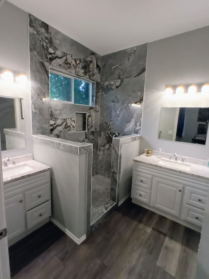 Spacious Downtown New Braunfels Home - New Braunfels, TX