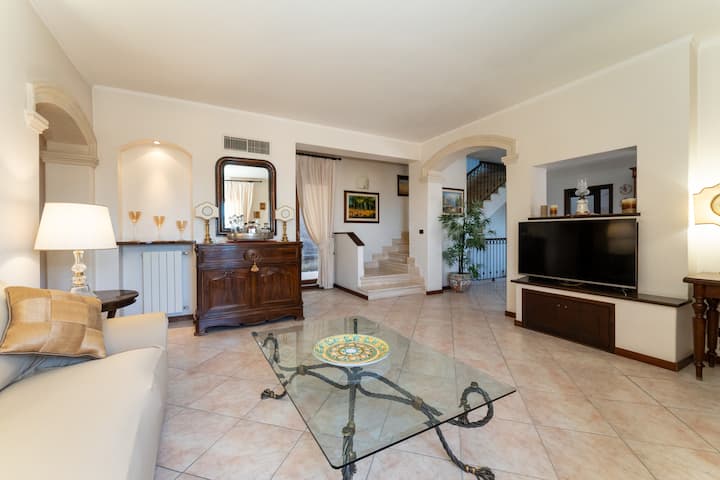 Villa Sole D'oro | Pool, Garden & Sea View - Pedara