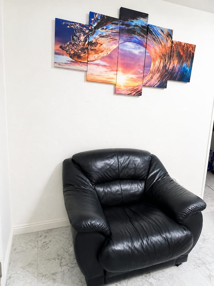 Large Master Suite Between Disneyland & Hollywood - Whittier, CA